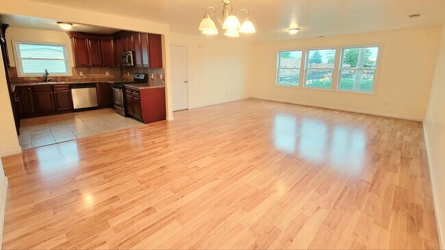 Building Photo - 317 Preakness Ave