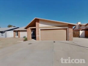 Building Photo - 10044 W Highland Ave