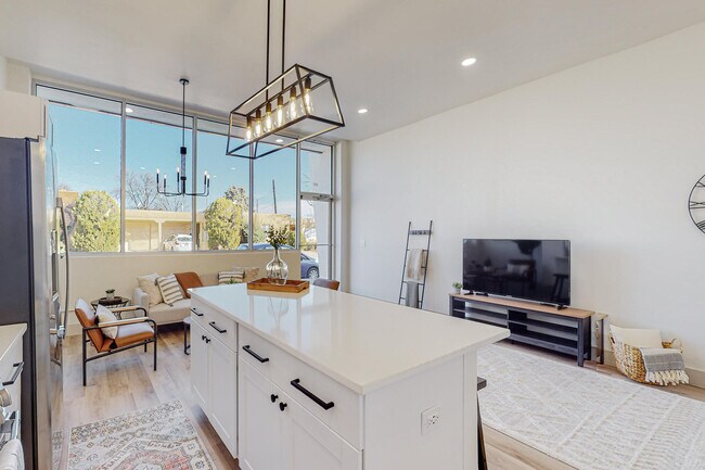 Foto del edificio - 223 Sierra Dr SE