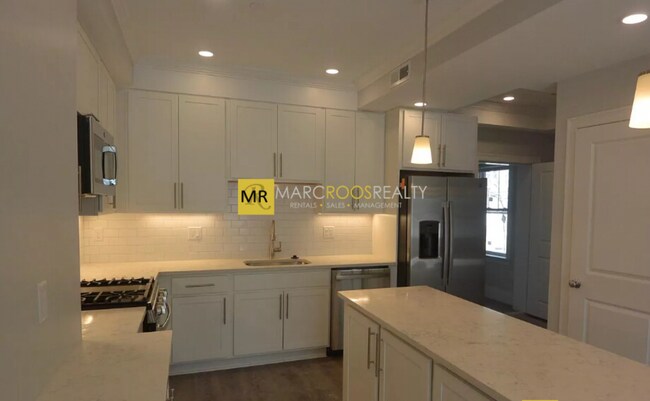 Building Photo - 140 Kenrick St