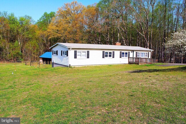 Foto del edificio - 3730 Hunting Creek Rd