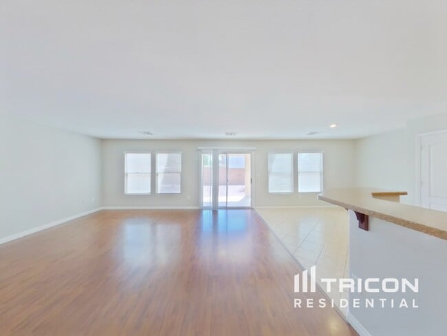 Building Photo - 2425 Cockatoo Dr