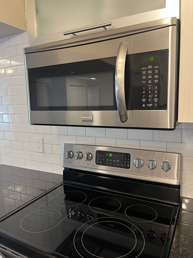 Building Photo - 8608 Connors Rd NW