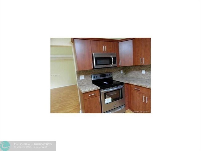 Building Photo - 710 NW 207th Ave