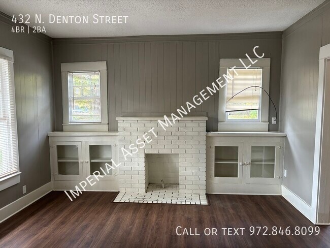 Building Photo - Picturesque Updated Home