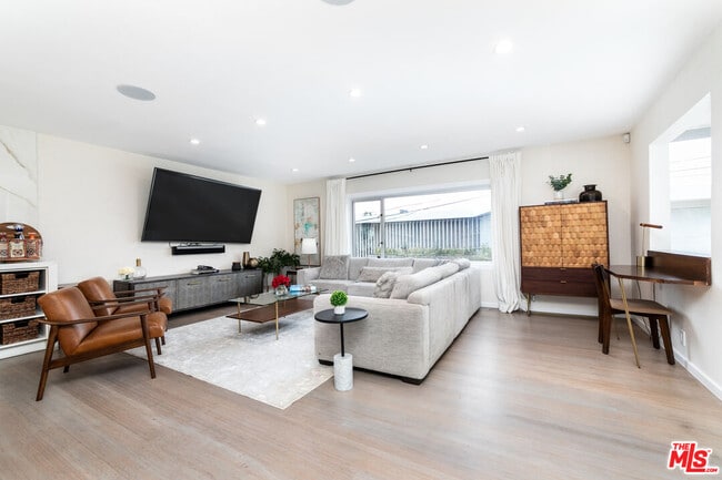 Foto del edificio - 9323 Flicker Way