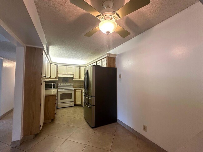 Foto del edificio - 723 Sunny Pine Way