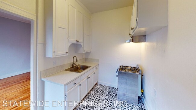 Building Photo - 523 S Westmoreland Ave