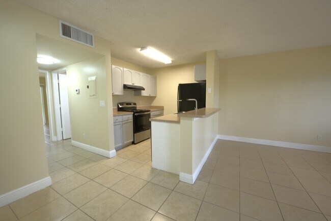 Foto del edificio - 1617 Meadows Cir