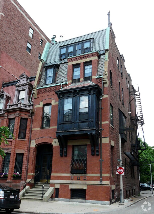 Building Photo - 10 Fairfield St