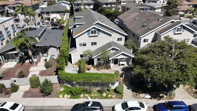 Building Photo - 6536 Del Playa Dr