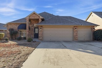 Building Photo - 4900 Cypress Lake Dr