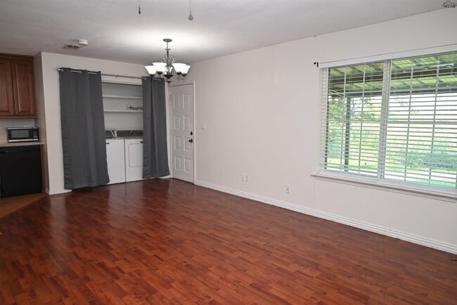 Building Photo - 1608 Adrian Ave