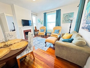 Building Photo - 205 SE 7th St