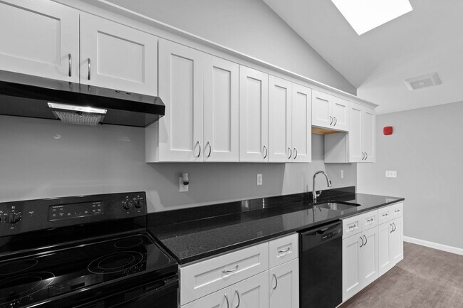 Building Photo - 9 Monarch Way