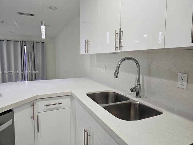 Foto del edificio - 6405 W 27th Ln