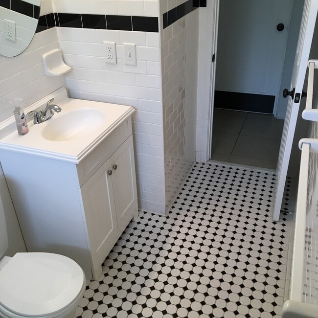 Photo - 4873 Magnolia Ave House