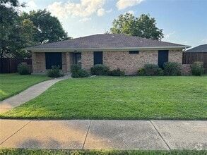Building Photo - 1411 Meadow Glen St