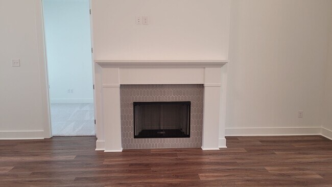Building Photo - 9581 S Creek Dr