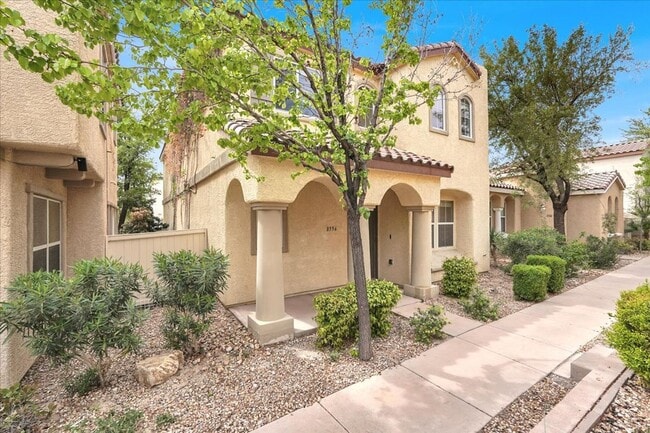 Building Photo - 3 Bedroom and A LOFT, 2.5 Baths, 2 Car Gar...