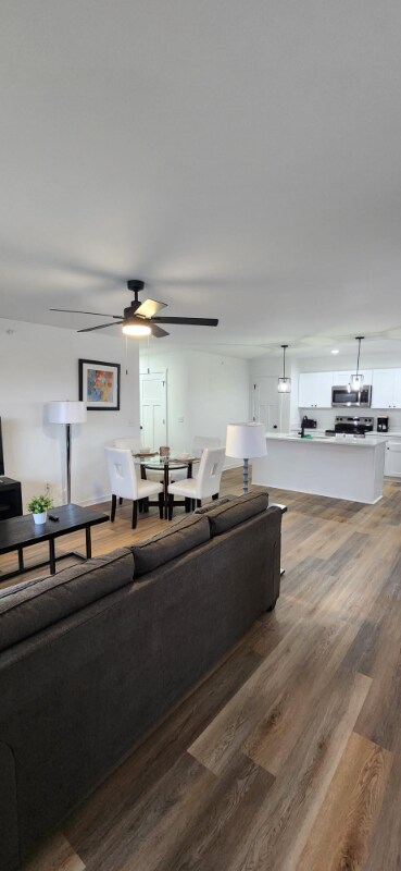 Foto del edificio - 15568 Finley Way