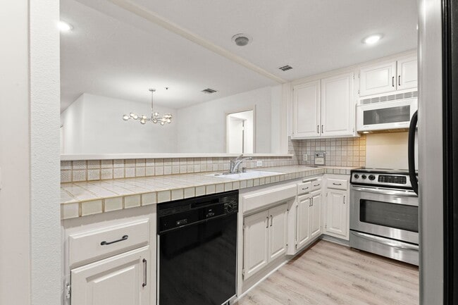 Photo - (Ellie:B) Promenade West – Unit #208 Apartment