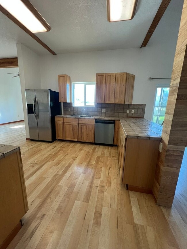 Foto del edificio - 3 Bedroom, 2 Bath Home on 1 Acre Property