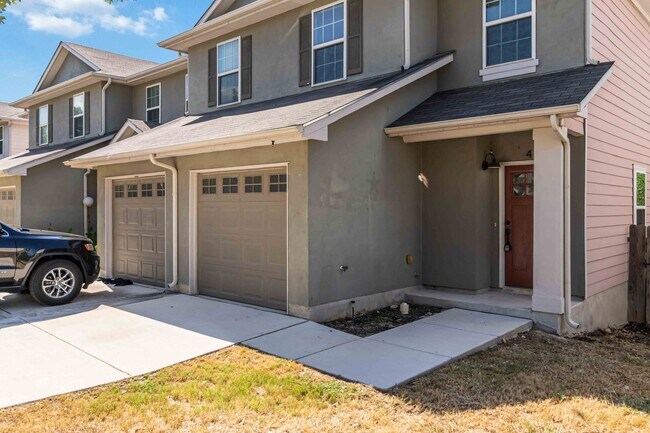 Building Photo - Stylish Townhome Near Randolph AFB – Avail...