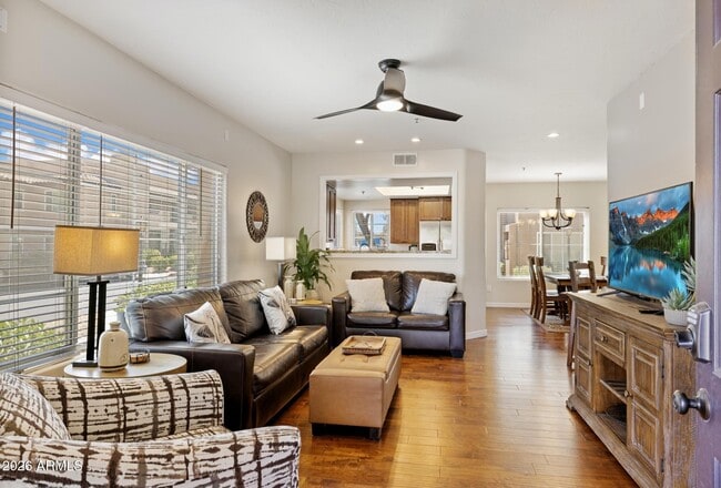 Foto del edificio - 9450 E Becker Ln