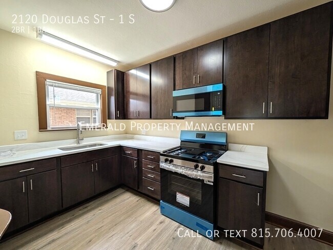 Foto del edificio - 2120 Douglas St