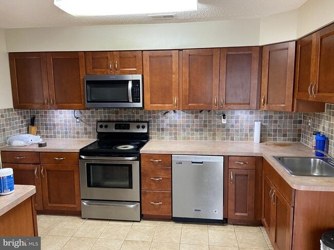 Building Photo - 1215 Chanticleer