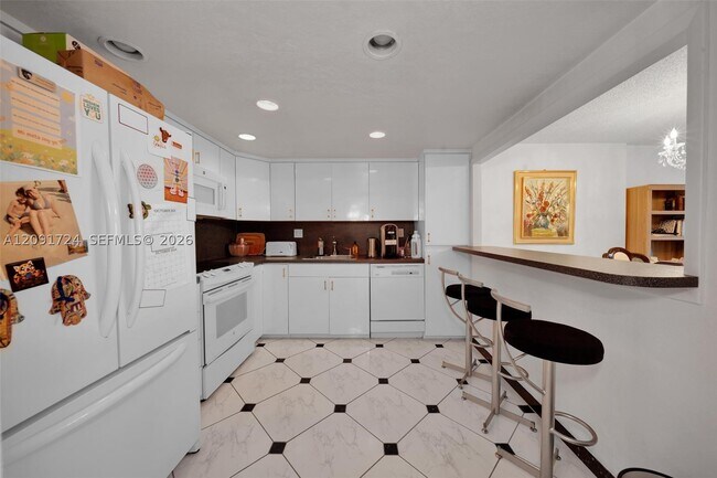 Foto del edificio - 18151 NE 31st Ct