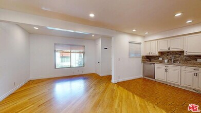 Building Photo - 5652 Yolanda Ave