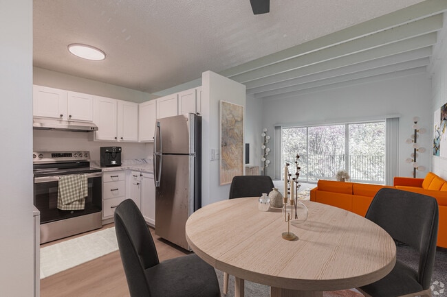 Building Photo - IRONWOOD GREENS