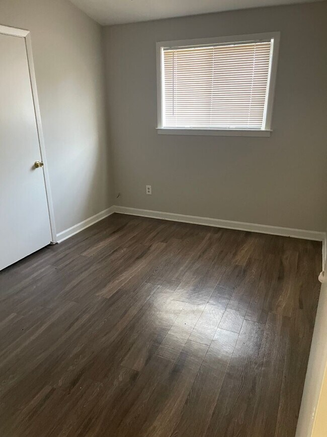 Foto del edificio - 3BR 1BA Home w/ Fenced Backyard & Patio • Stove-Ready Kitchen • Carport in Memphis