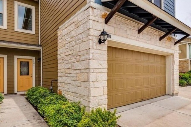 Front Entry - 1620 Bryant Dr