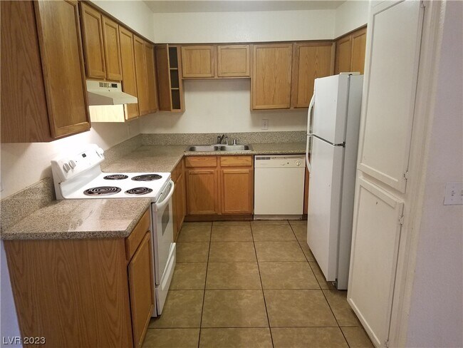 Building Photo - 3151 N Soaring Gulls Dr