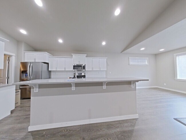 Foto del edificio - Modern 3 Bedroom House ~ NW Albany ~ Dog F...