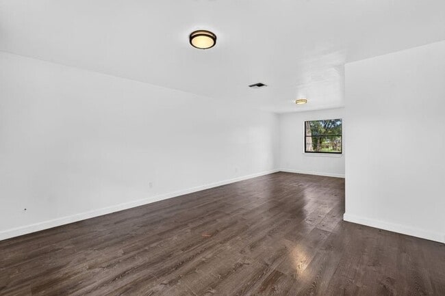 Building Photo - 5989 Coconut Blvd