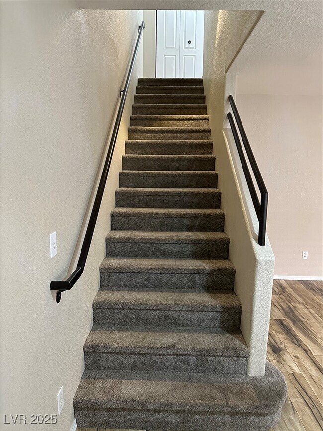 Foto del edificio - 2266 Camel Mesa Dr