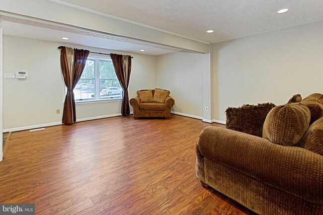 Foto del edificio - 4681 Brentleigh Ct