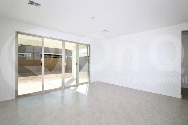 Foto del edificio - 15711 W Monroe St