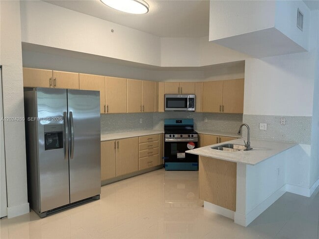 Building Photo - 2851 Riverside Dr