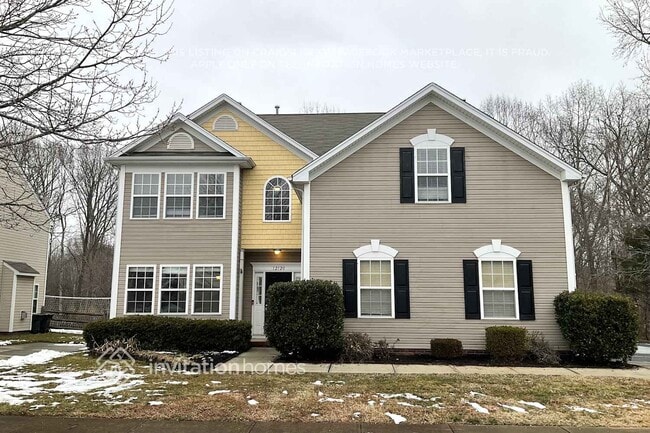 Building Photo - 12120 Palomar Dr