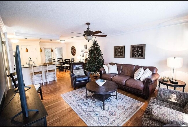 Building Photo - 1153 Riverside Ter