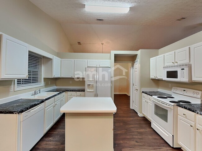 Building Photo - 3369 Woodtree Ln