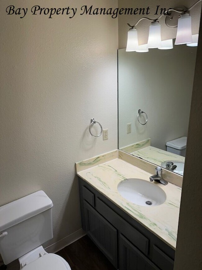 Building Photo - Charming 3-Bedroom Townhouse in Los Olivos...