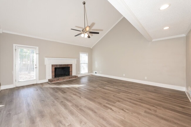 Building Photo - 3222 Lindas Cir SE