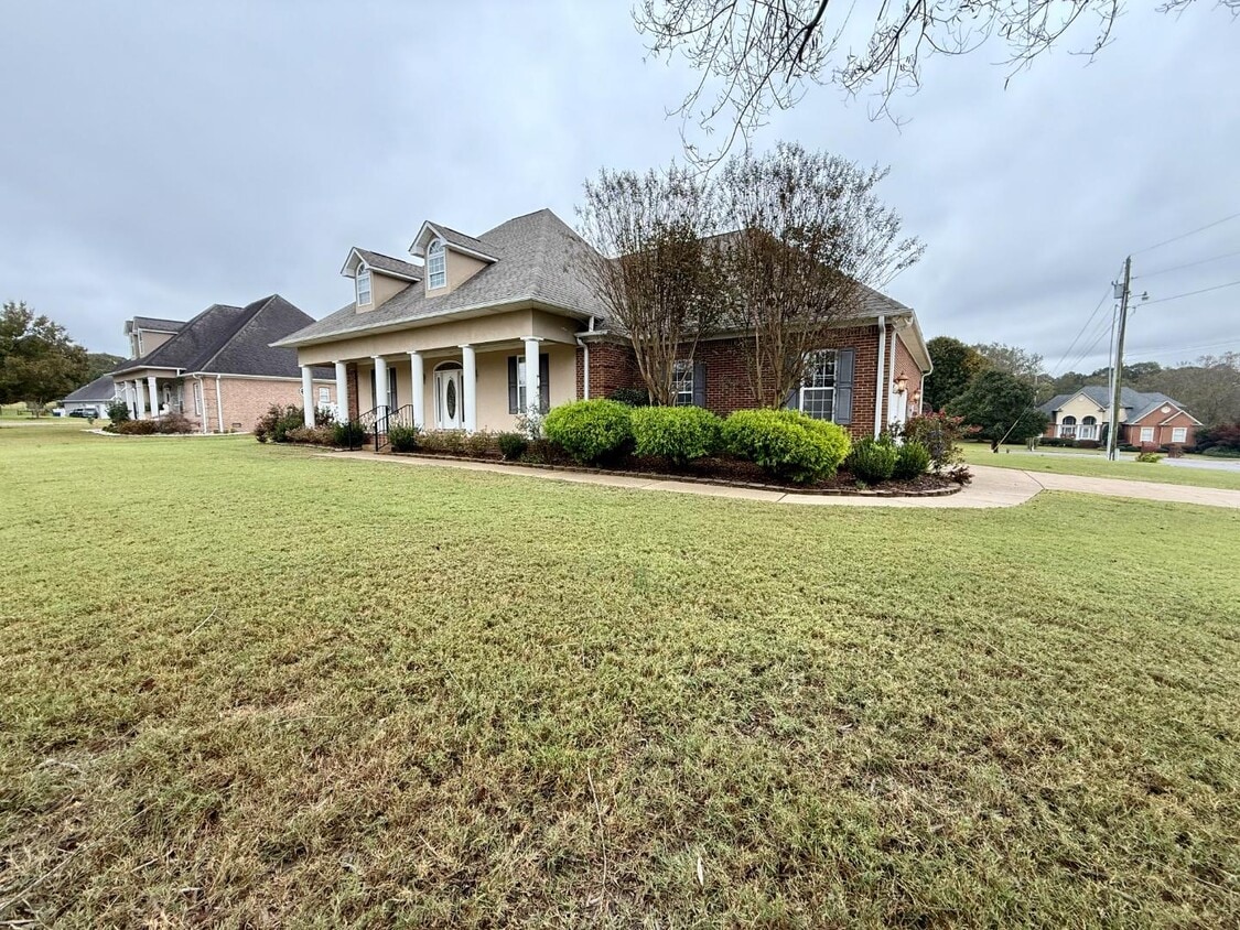 Primary Photo - 105 Bent Brook Dr