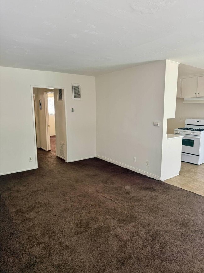 Building Photo - 1.0 bedroom in Canoga Park California 91304